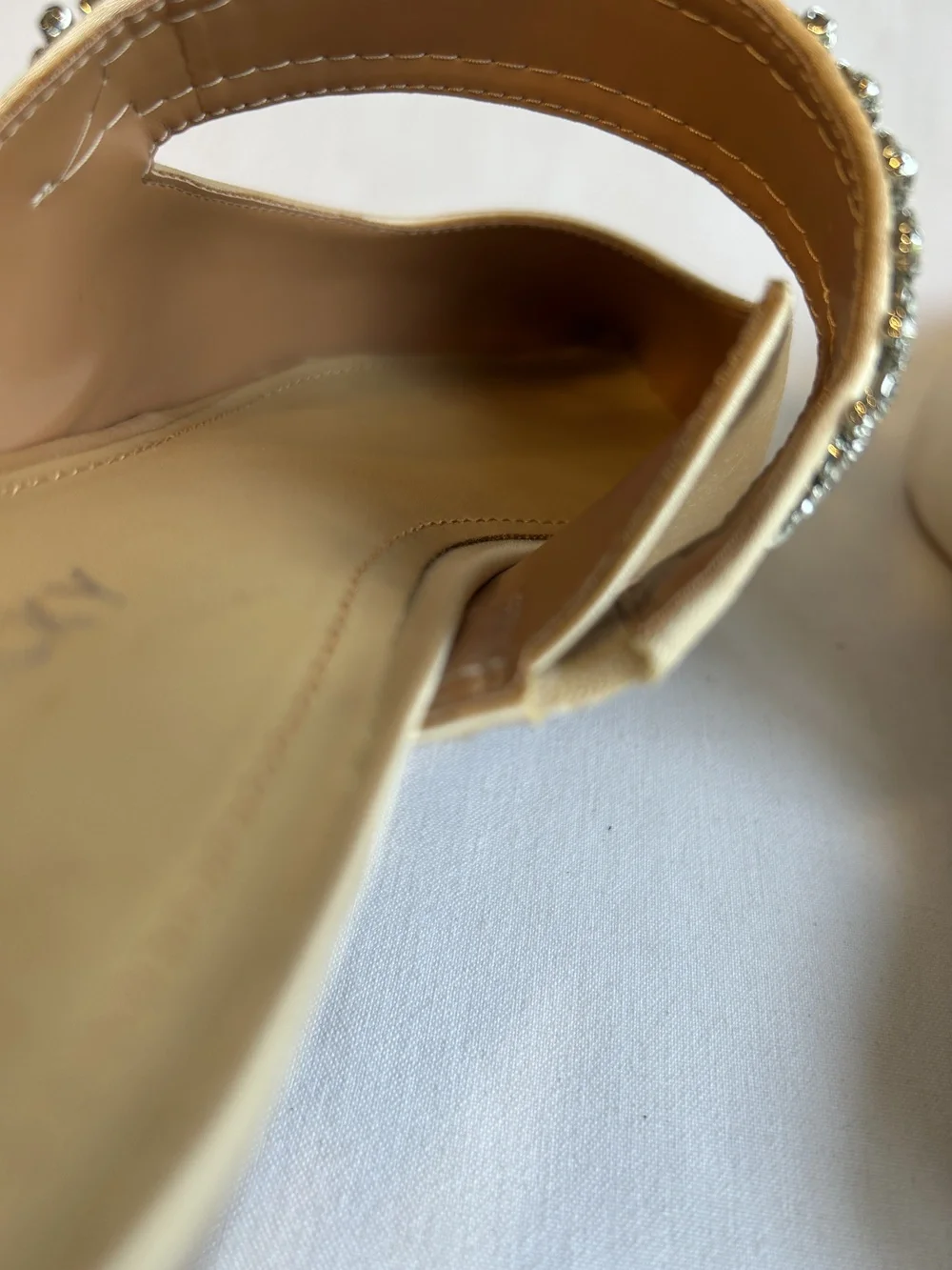 Lisa Vicky Shoes Womens Size 8 Medium Champagne Satin Move-V Slip On Flats Mules
